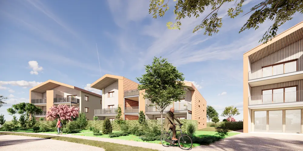 Un cycliste dans l’allée plantée du quartier.